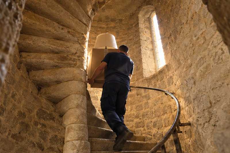 Escalier à vis de maison ancienne : chantier Rue Armand Point
