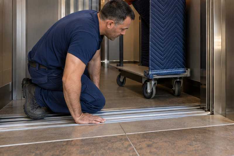 Contrôle du seuil de l’ascenseur : chantier Rue Achille Fournier