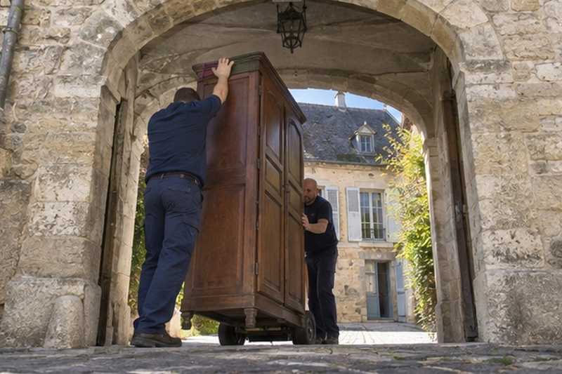 Armoire inclinée sous la voûte : chantier Rue Brice Parrain