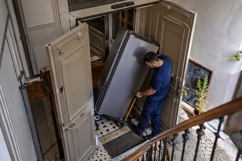 Second vantail ouvert pour le passage : chantier Rue Bouquet