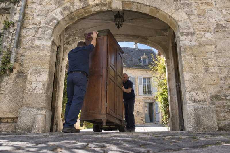 Armoire inclinée sous la voûte : chantier Rue de l’Église