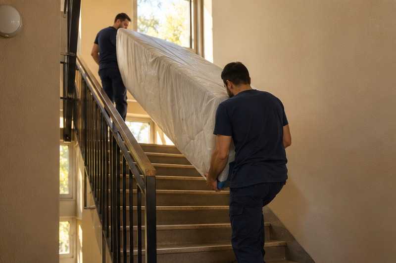 Matelas trop long monté à pied : chantier Rue Blaise Pascal