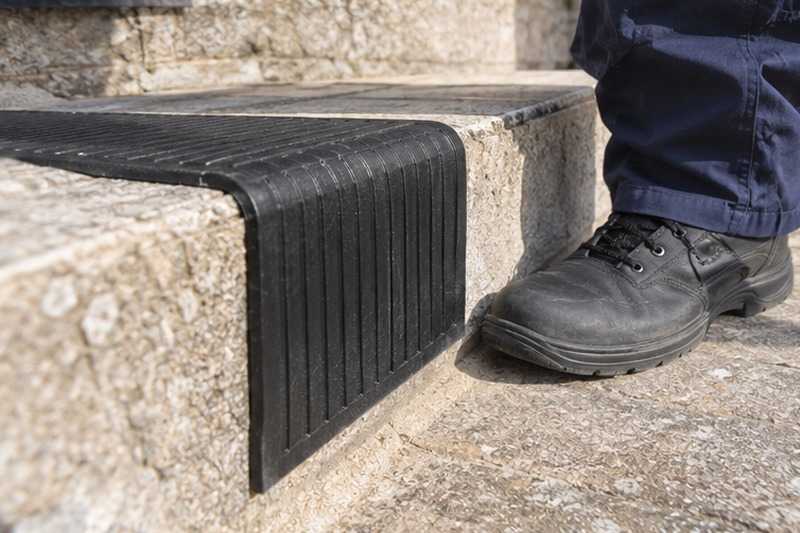 Nez de marche protégé : chantier Rue Anatole France