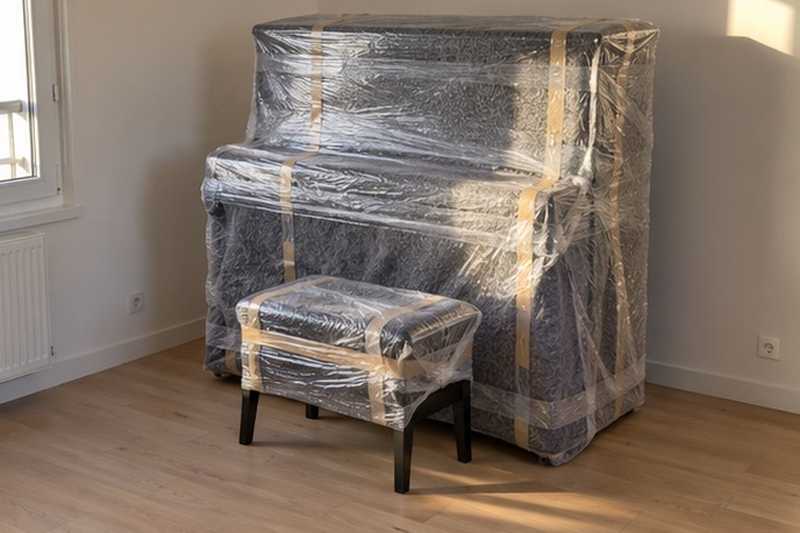 Banquette et piano prêts au départ : chantier Rue de la Carrière
