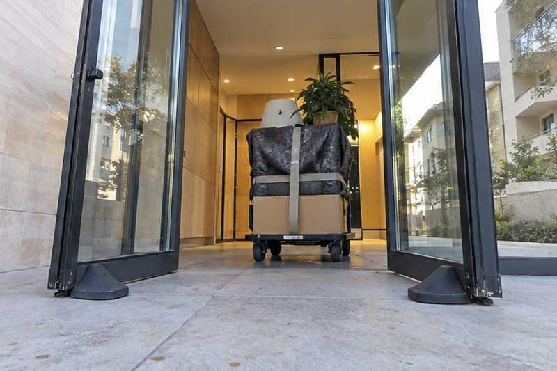 Sas d’entrée calé ouvert : chantier Rue de l’Église
