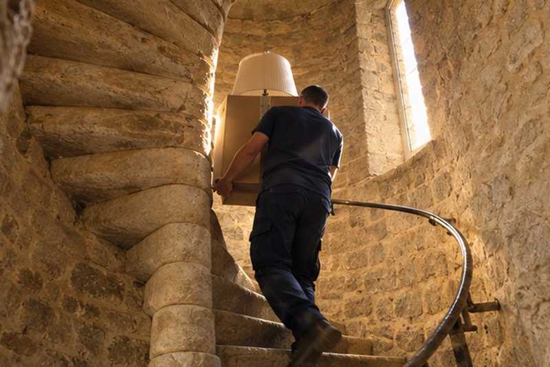 Escalier à vis de maison ancienne : chantier Avenue Ampère