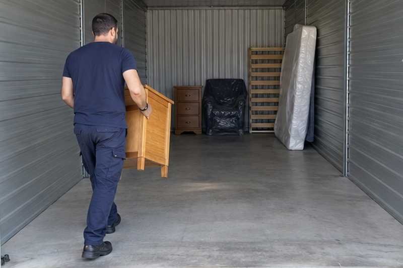 Retrait des derniers meubles du box