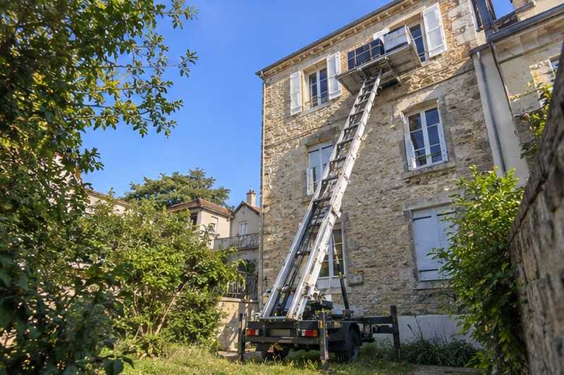Façade arrière d’un immeuble ancien : chantier Rue André Malraux