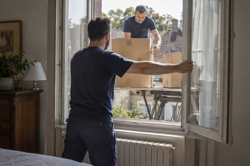 Réception des cartons depuis l’intérieur : chantier Rue Aline Jacquier