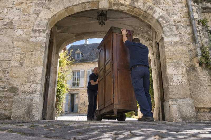 Armoire inclinée sous la voûte : chantier Rue Alexandre Bickart